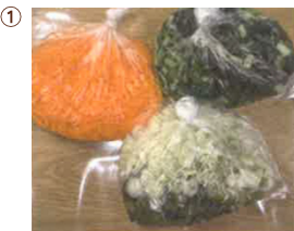 ①にんじんの千切り、小松菜の細切り、ネギの輪切り